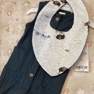 NWT Carter’s newborn outfit with bib